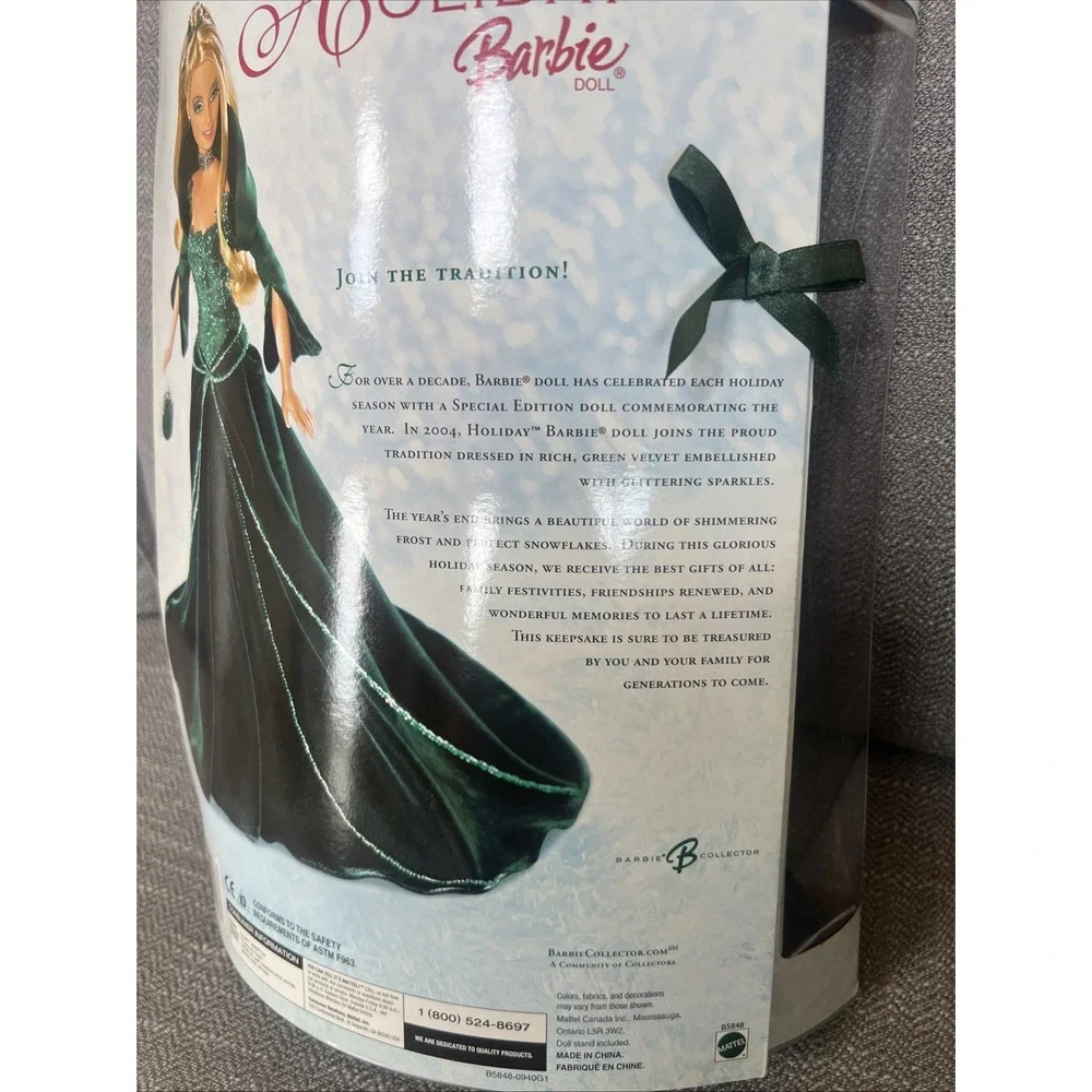 2004 Mattel Special Edition Holiday Barbie Doll Collector Blonde Green Dress